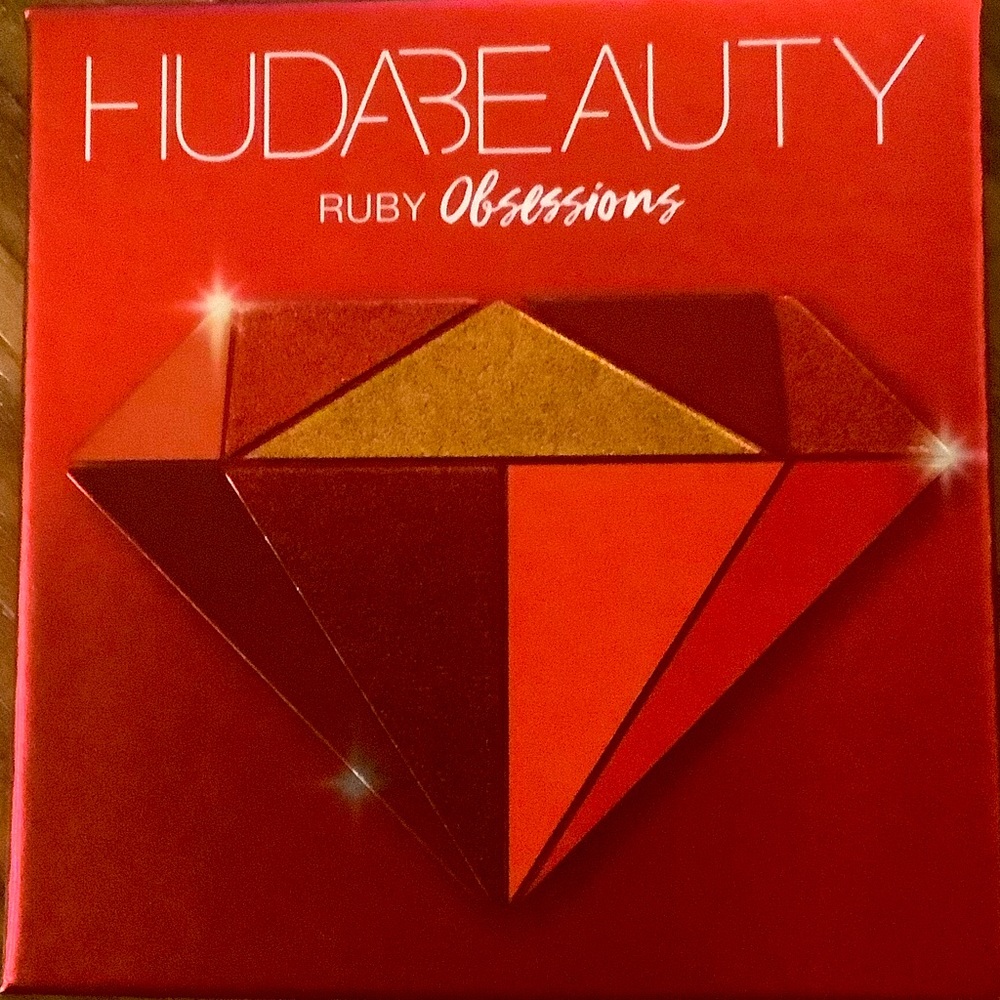 HUDA beauty pallet Ruby obsession